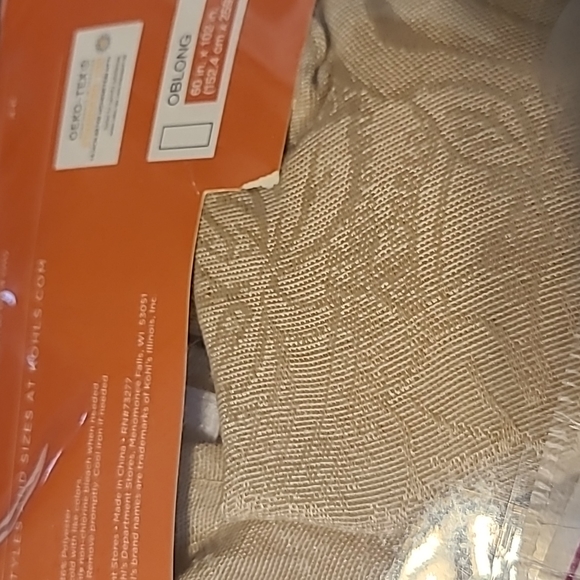 KOHLS CLOTH TABLE CLOTH OBLONG 60"X102" GOLD, CLASSIC, CLASSY. - Picture 5 of 5